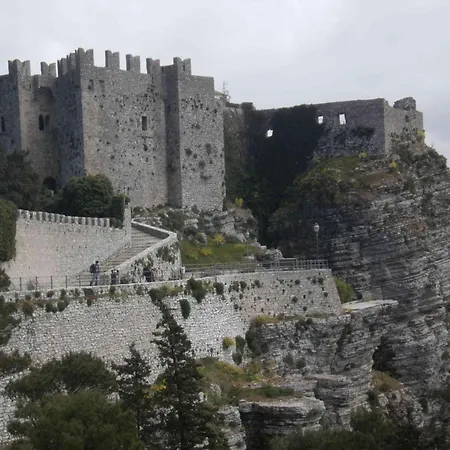 Szálloda History 3*