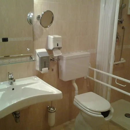 Hotel History 3*