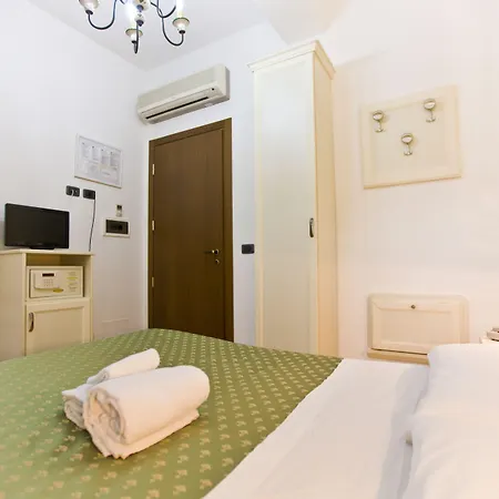 History Szálloda 3*