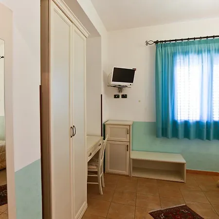 History 3* Valderice